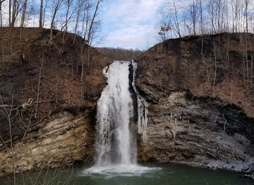 pennsylvania/laurel-highlands/attraction/hinckston-rd-waterfall