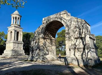 france/luberon/attraction/les-antiques-de-glanum