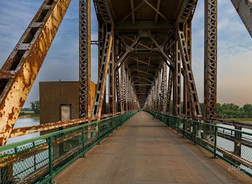 south-dakota/missouri-river-valley/attraction/meridian-bridge