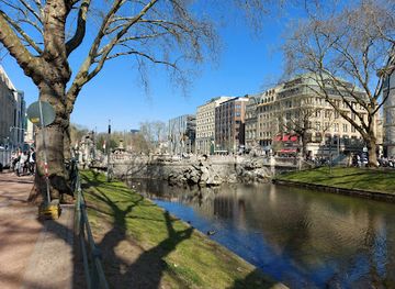 germany/dusseldorf/attraction/stadtpfade-dusseldorf-stadtfuhrung-meeting-point