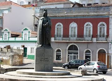 portugal/caldas-da-rainha/attraction/estatua-rainha-d-leonor