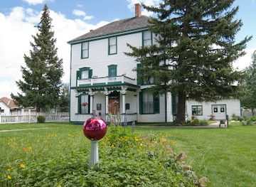 colorado/tenmile-range/attraction/healy-house-museum-dexter-cabin