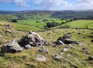 united-kingdom/yorkshire-dales-national-park/attraction/norber-erratics