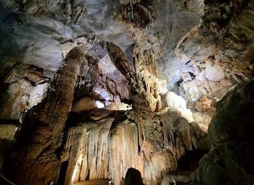 vietnam/phong-nha-ke-bang-national-park/attraction/tien-son-cave