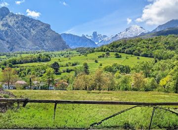 spain/picos-de-europa/attraction/monumento-al-urriellu-viario-de-una-roca-viva
