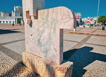 portugal/portimao/attraction/conexao-estatua