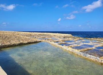 malta/xaghra/attraction/qbajjar-bay-beach