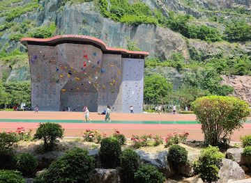 south-korea/gyeonggi-province/attraction/yongma-waterfall-park