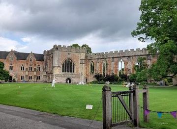 united-kingdom/somerset/attraction/the-bishop-s-palace-gardens