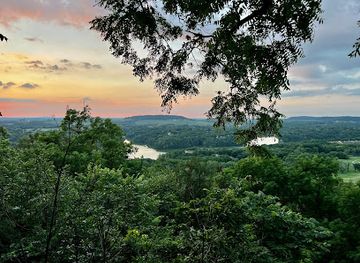 illinois/galena-territory/attraction/stony-point-lookout-members-only