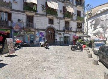 italy/pompeii/attraction/piazza-sanita-11