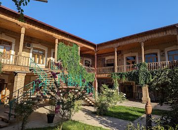 uzbekistan/zarafshan-range/attraction/happy-bird-art-gallery