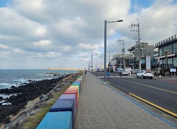 south-korea/jeju-city/attraction/dodu-rainbow-coastal-road