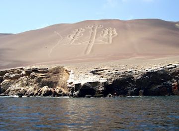 peru/ica/attraction/candelabro-de-paracas-candelabra-of-paracas