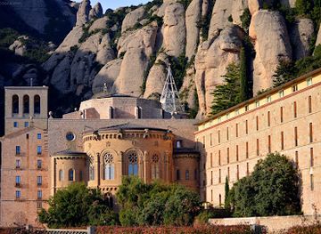 spain/catalonia-pyrenees/attraction/sant-jordi-de-josep-maria-subirachs