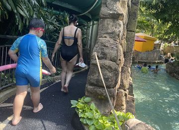 singapore/sentosa/resorts-world-sentosa/attraction/world-sentosa-adventure-cove-waterpark