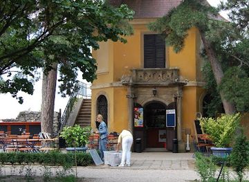 hungary/pecs/attraction/baroque-pavilion