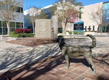 north-carolina/greensboro/attraction/o-henry-book-statue