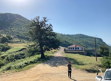 kosovo/dukagjin/attraction/monumenti-kuvendi-i-dukagjinit