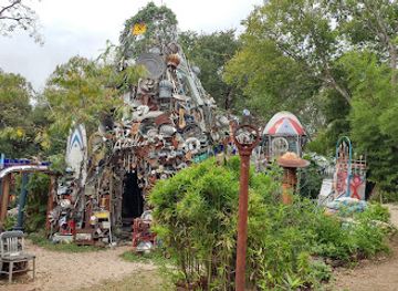 texas/austin/south-congress/attraction/cathedral-of-junk