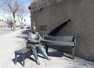 canada/ottawa/attraction/oscar-peterson-statue