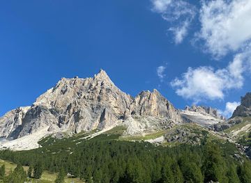 italy/cortina-d-ampezzo/attraction/lago-limides-hike-trailhead