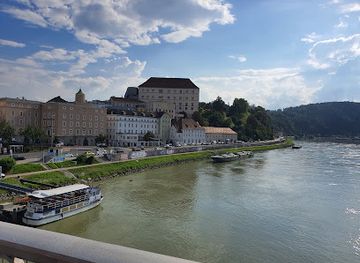 austria/linz/urfahr/attraction/linz-s-main-square