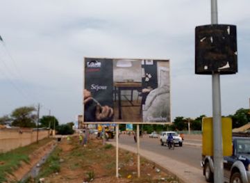 niger/niamey/plateau/attraction/rond-point-palais-des-sports