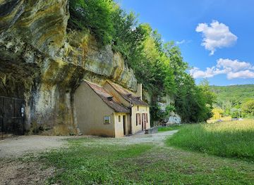 france/dordogne-valley/attraction/grotte-des-combarelles