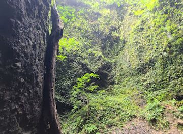 sao-tome-and-principe/praia-piscina/attraction/ngolar-waterfall