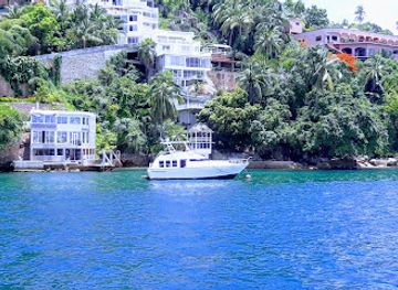 mexico/acapulco/acapulco-tradicional/attraction/plaza-alvarez