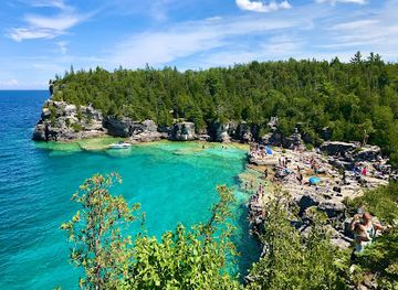 canada/southwestern-ontario/attraction/the-grotto-bruce-peninsula-national-park