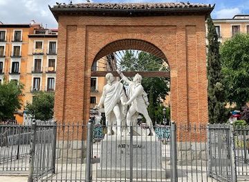 spain/madrid/malasana/attraction/plaza-del-dos-de-mayo