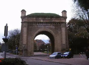 Serpentine Gate