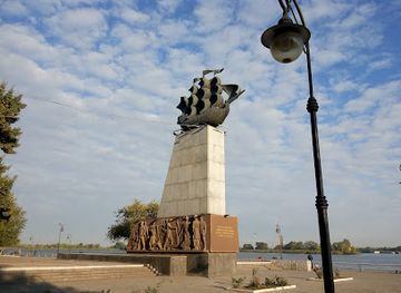 ukraine/kherson/attraction/monument-to-the-first-shipmen