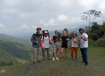 colombia/guatape/attraction/paragliding-guatape