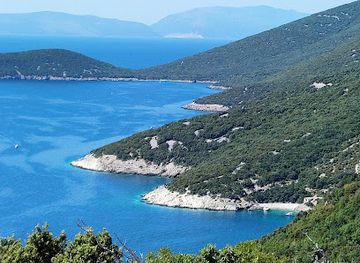 croatia/kvarner/attraction/blue-cave-beach
