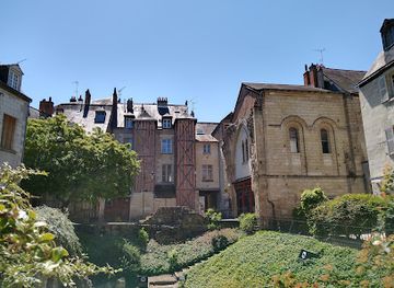 france/tours/attraction/saint-pierre-le-puellier-garden
