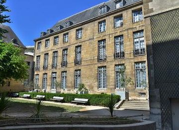 france/paris/attraction/jardin-de-l-hotel-de-lamoignon