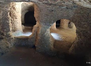 indonesia/bali/attraction/gala-gala-underground-house