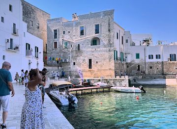 italy/apulia/attraction/porto-antico