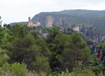 spain/catalonia-pyrenees/attraction/castell-de-santa-perpetua-de-gaia