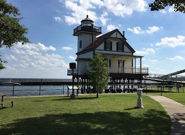 north-carolina/inner-banks/attraction/roanoke-river-lighthouse