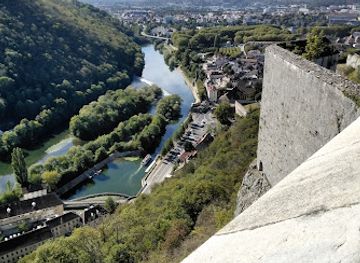 france/franche-comte/attraction/the-little-train-of-besancon