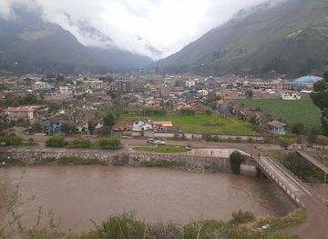 peru/lares-trek/attraction/vista-amplia-del-distrito-de-calca-cusco-peru