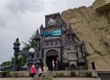 missouri/table-rock-lake/attraction/hannah-s-maze-of-mirrors