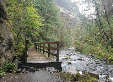 oregon/columbia-river-gorge/attraction/munra-falls