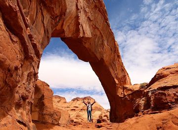 arizona/monument-valley/attraction/goulding-arch