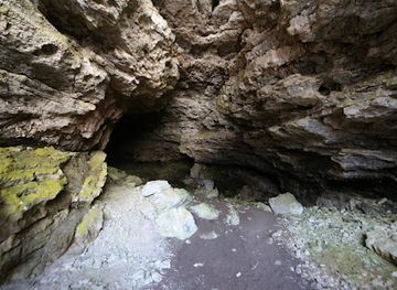 italy/alta-via-1/attraction/grotta-del-conturines