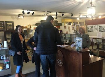 michigan/warren-dunes-state-park/attraction/the-region-of-three-oaks-museum